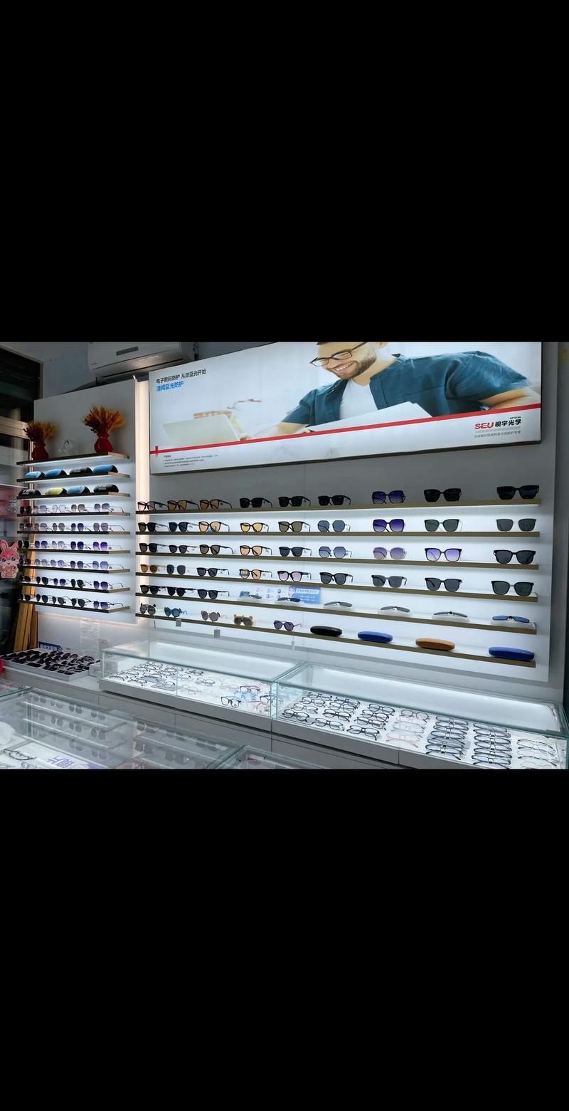 岁末迎新 镜享双庆 | e+e眼镜店年末春节特惠暨感恩周年庆盛大开启